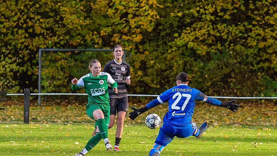 Endstation Torhüterin: Forsterns Yvonne Dengscherz kann Celina Steinert nicht überwinden. Später macht sie‘s besser.