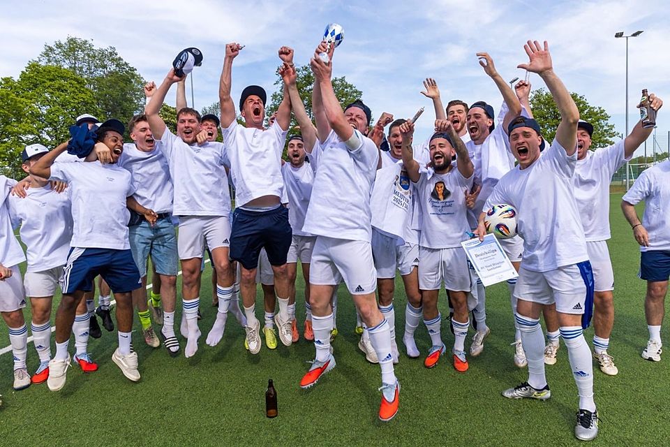 Oooooooohhh, heeeyyy! Der SV Nord München-Lerchenau feiert den erstmaligen Aufstieg in die Landesliga,
