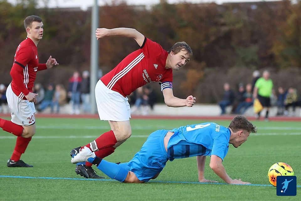 Die Eschlkamer (in Rot) haben im Osserstadion bei Mitaufsteiger SG Lohberg Farbe zu bekennen.