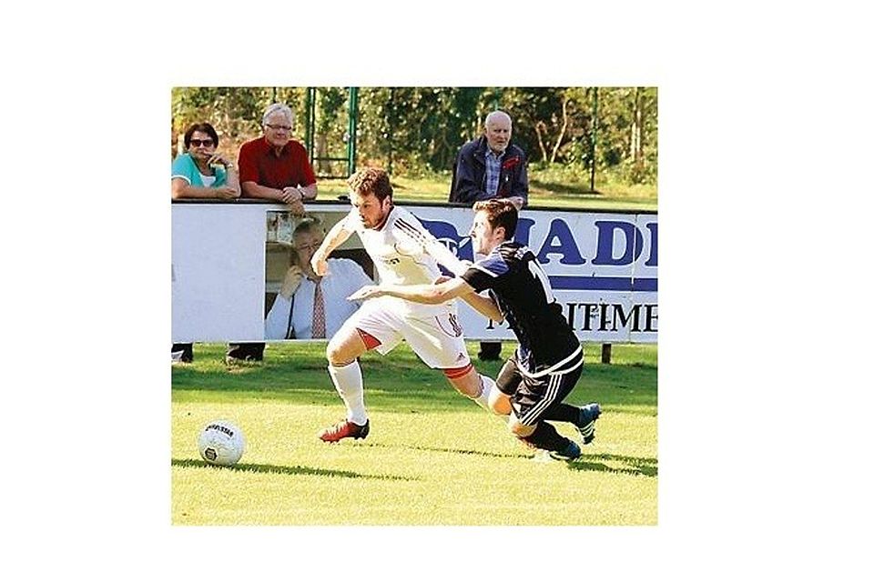 Flink auf den Beinen: Der Heidmühler FC (weiß) legt in der Vorbereitung den Fokus   auf die Fitness. Müller-Düring