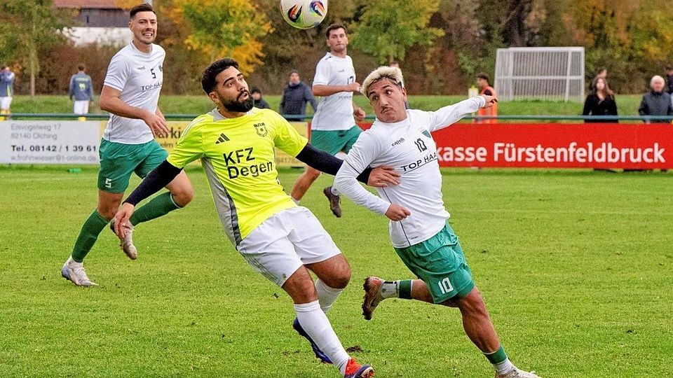Der TSV Geiselbullach (gelbe Trikots) im Spiel gegen den 1. FC Penzberg (in Weiß).