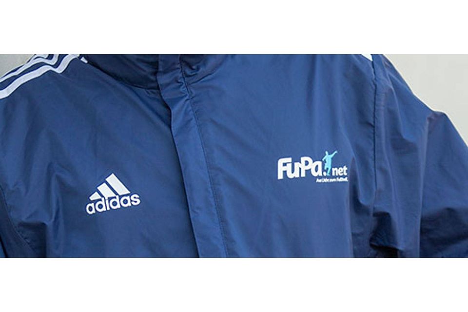 Zwei Sets á 20 FuPa-Regenjacken von Adidas verlosen wir unter allen Teams, die ihren Kader bei FuPa Lüneburg zur neuen Saison aktualisieren.