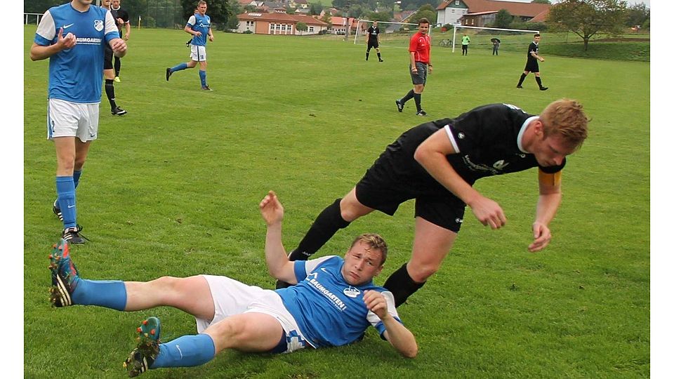Sebastian Krieg (rechts) und die SG Freiensteinau wollen nach drei Siegen in Folge am Sonntag nicht bei der TSG Lütter stolpern. 	Foto: Henning