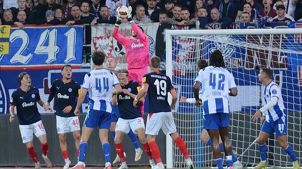 Keeper Timon Weiner (Holstein Kiel) war der überragende Spieler gegen Tabellenführer Hertha BSC.