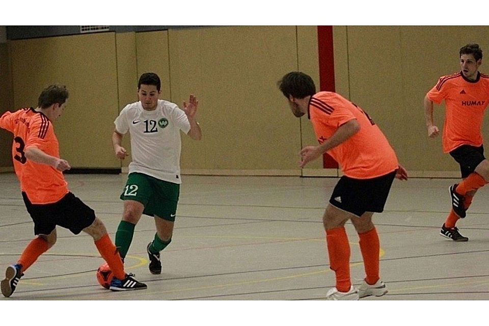 Die Futsaler der TSG Bretzenheim (orange) konnten einen souveränen Sieg zum Auftakt bejubeln  Archivfoto: Wolff