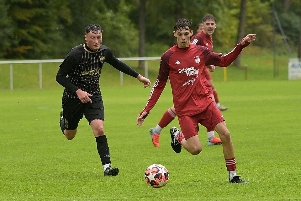 Laub (in schwarz) und Wörth (rot) gehen als Außenseiter in ihre Spiele.