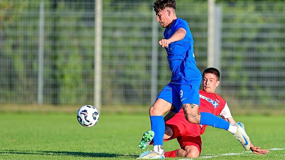 „Es gibt überhaupt kein böses Blut“: Lenny Gremm (blau) verlässt den Kirchheimer SC gen FC Langengeisling.