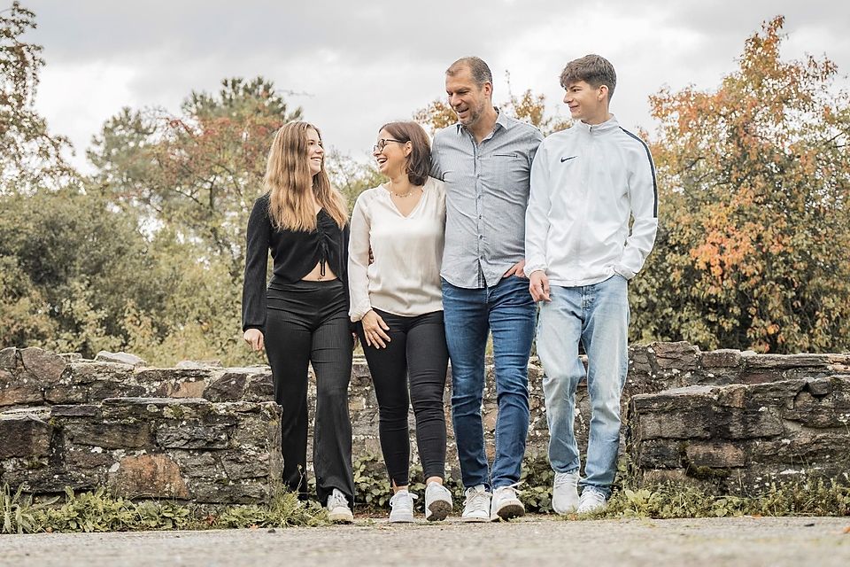 Der Hachinger „Meistermacher“ mit seiner Familie. V.l: Tochter Emma, Ehefrau Anna, Jochen und Sohn Patrick PRIVAT