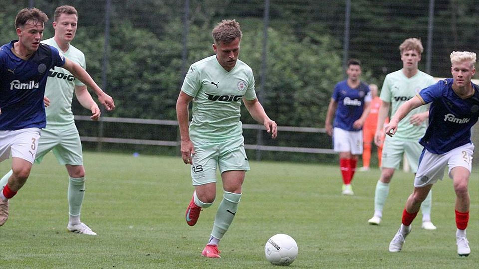 Til Küffner (PSV Neumünster) auf dem Vormarsch.