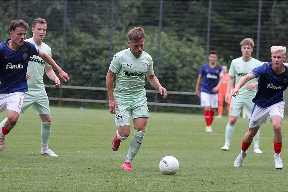 Til Küffner (PSV Neumünster) auf dem Vormarsch.