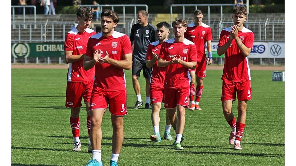 Noch ungeklärte Zukunftsfrage: Ob Wormatias Topstürmer Erijon Shaqiri (vorne) auch in der kommenden Spielzeit im Wormatia-Dress spielt, ist unklar. Seine Mitspieler würden es sich wünschen.	Foto: Christine Dirigo/pakalski-press