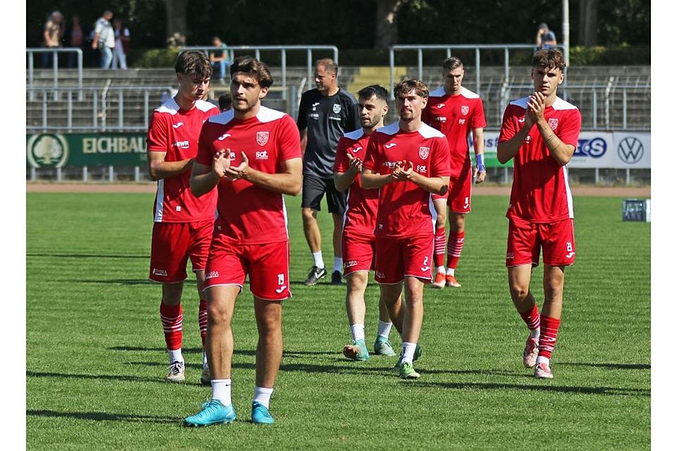 Noch ungeklärte Zukunftsfrage: Ob Wormatias Topstürmer Erijon Shaqiri (vorne) auch in der kommenden Spielzeit im Wormatia-Dress spielt, ist unklar. Seine Mitspieler würden es sich wünschen. Foto: Christine Dirigo/pakalski-press Noch ungeklärte Zukunftsfrage: Ob Wormatias Topstürmer Erijon Shaqiri (vorne) auch in der kommenden Spielzeit im Wormatia-Dress spielt, ist unklar. Seine Mitspieler würden es sich wünschen. Foto: Christine Dirigo/pakalski-press