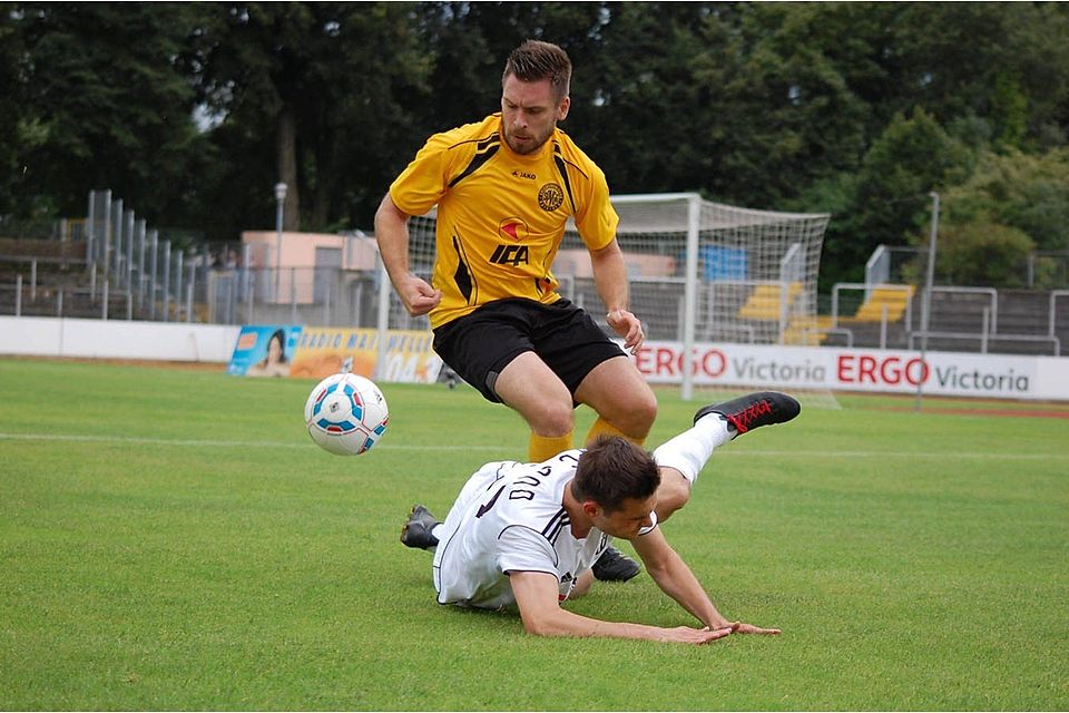 Bayreuth unterliegt mit Andreas Goss (o.) dem FC Sand am Main. F: Waltrapp