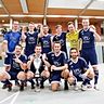 Geschafft: Die Bezirksligafußballer des VfL Kloster Oesede bejubeln den Sieg bei der Stadtmeisterschaft in GMHütte. Foto: Moritz Frankenberg