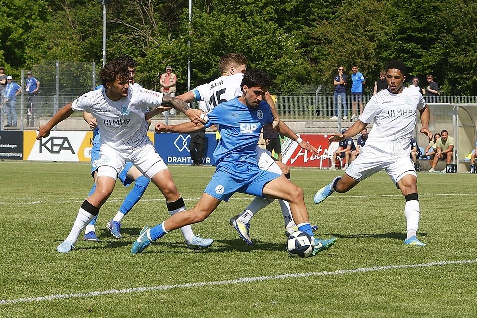 Yasin Zor (am Ball) bestreitet am Samstag sein letztes Spiel für den FCA.