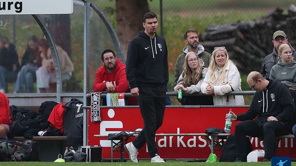 TSV-Coach Christopher Bieder (vorne) ist mit der Entwicklung seines Teams bislang vollauf zufrieden.