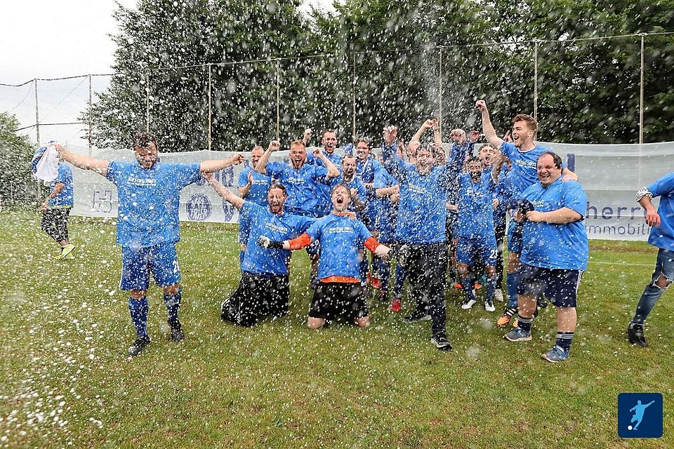 Zurück in der A-Klasse nach 13 Jahren: Nach dem Sieg über Niederkell im Relegationsspiel gab es für den VfL Trier kein Halten mehr. 