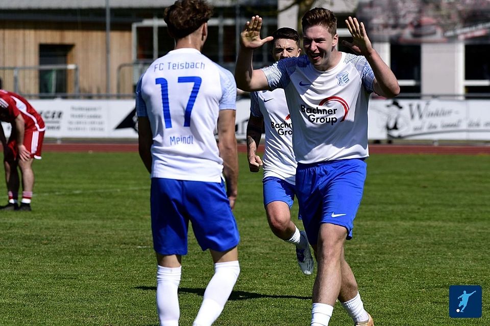 Lukas Meindl (re.) war in der abgelaufenen Saison der beste Torjäger in den niederbayerischen Bezirksligen.