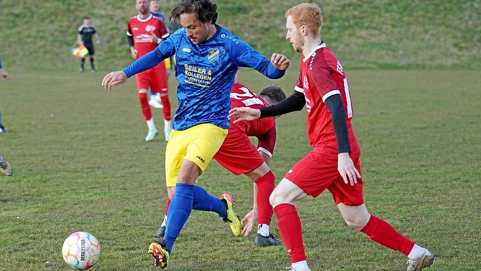 Der Schein trügt: Philipp Buser (links) war mit dem SV Holzkirchen zu oft hinten dran, Richard Eidner gewann mit Buchdorf 8:0.