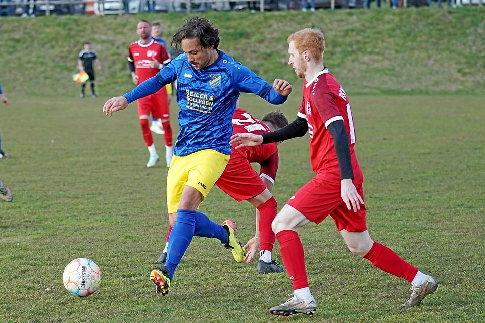 Der Schein trügt: Philipp Buser (links) war mit dem SV Holzkirchen zu oft hinten dran, Richard Eidner gewann mit Buchdorf 8:0.