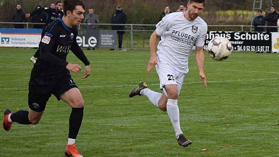 Dreierpack: Paderborns Phil Sieben (l.) hatte jede Menge Spaß am Heimspiel gegen den SC Wiedenbrück. Zum 5:0-Sieg steuerte er drei Tore bei. 