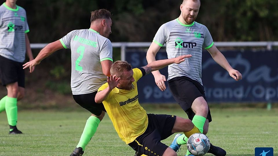 Nach der überraschenden Heimniederlage gegen Pressath möchte der SV Neusorg (in Grau-Schwarz) gegen den FC Dießfurt in die Erfolgsspur zurück und dabei einen der beiden größten Konkurrenten endgültig abschütteln.