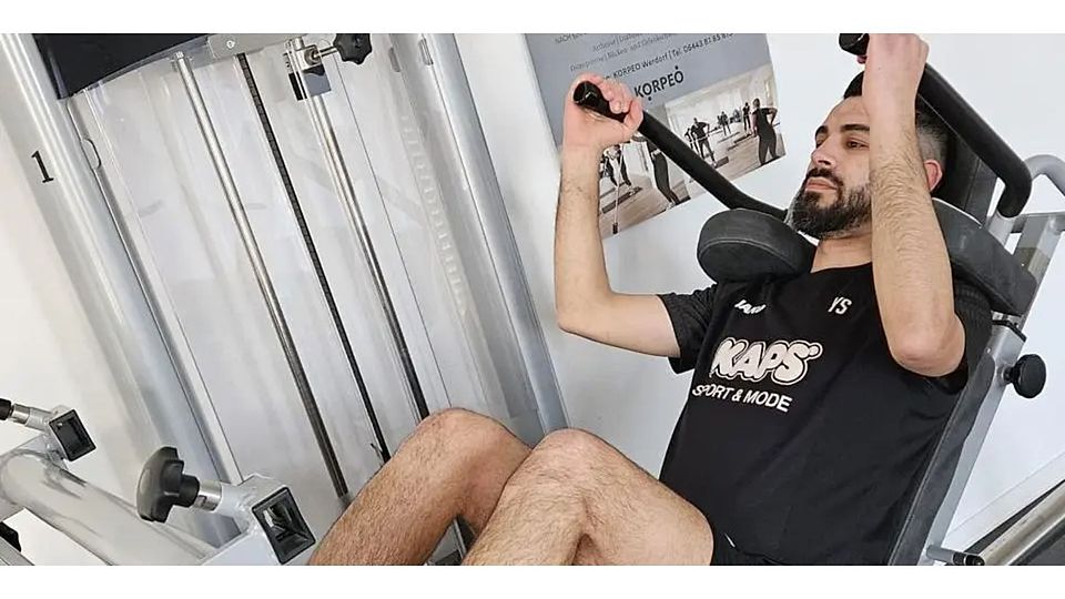 Arbeitet nach seinem Unterschenkelbruch hart an einem Comeback auf dem Fußballplatz: Yunus Sahin von der SG Ehringshausen/Dillheim. © Steffi Heinold