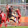 Der FC Ehekirchen und der 1. FC Sonthofen sind die torhungrigsten Teams der Landesliga. Dieser Kopfball vom Sonthofer Manuel Schäffler (5) fand beim 3:0-Hinspielsieg der Oberallgäuer allerdings nicht den Weg ins Netz. 