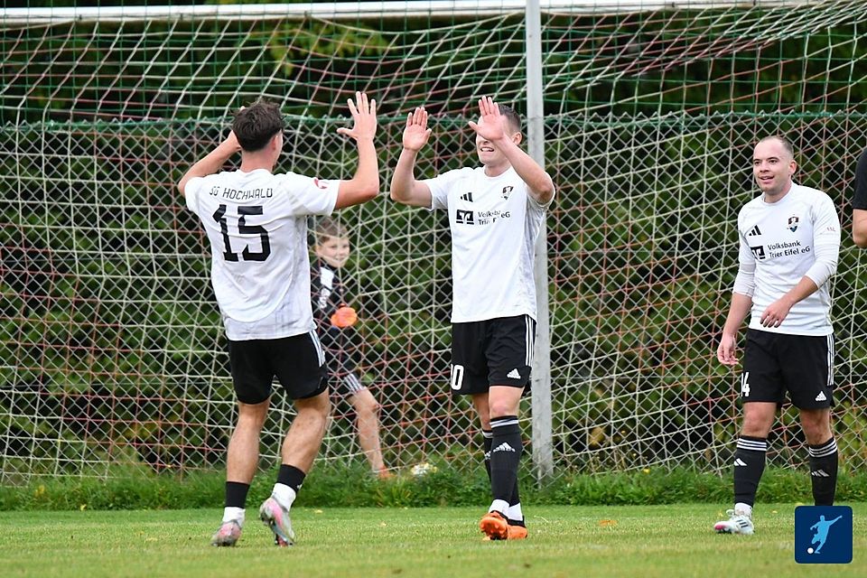 Ehe es wieder auf den Zerfer Kunstrasenplatz geht, wollen die Spieler der SG Hochwald am Samstag ein letztes Mal für dieses Jahr in Hentern jubeln.