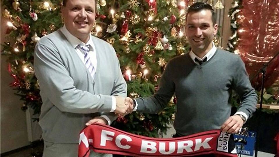Mario Herrmannsdörfer (rechts) bleibt zwei weitere Jahre Trainer des 1. FC Burk (Foto: FCB).