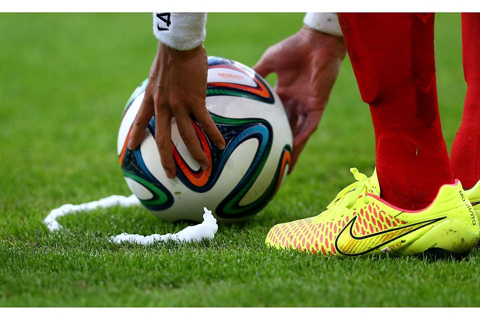 Freistoßspray, eingesetzt im WM-Spiel Südkorea - Algerien F: Images
