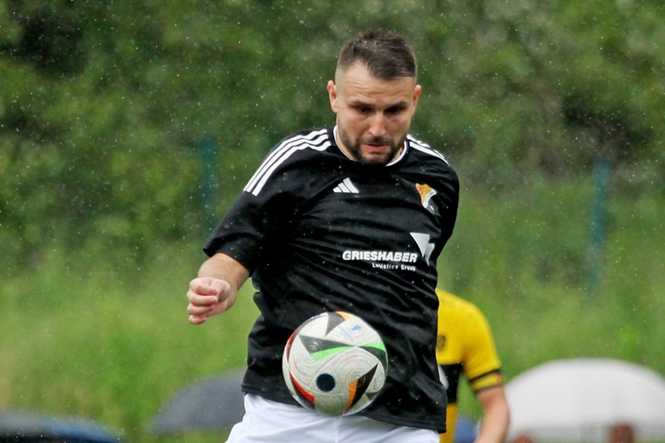 Zwölf Jahre ununterbrochen im Laufenburger Dress: Bujar Halili, der im Sommer zum VfB Waldshut zurückkehrt. | Foto: Matthias Konzok