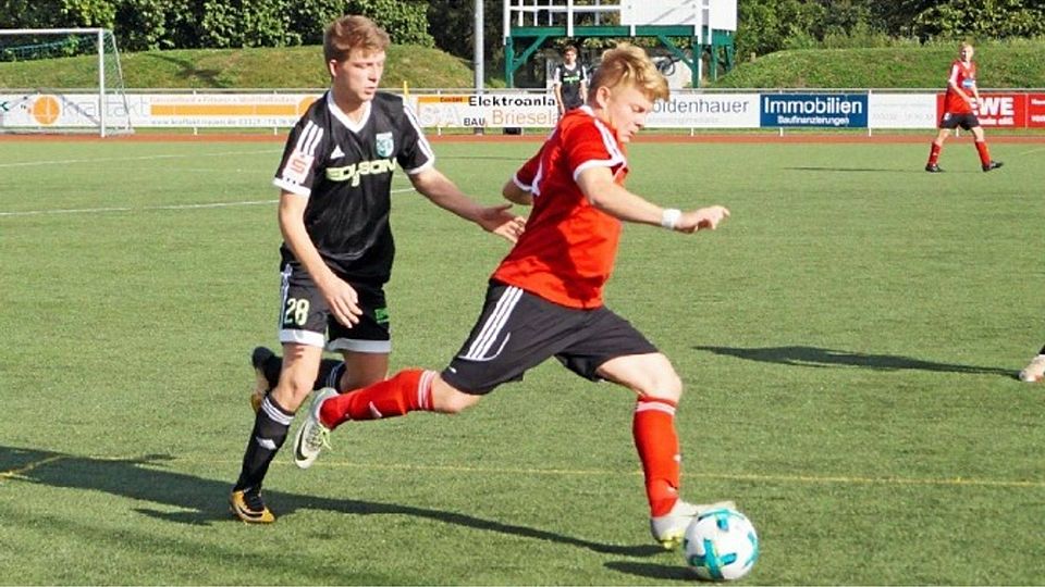Julian Haseloff (r.) machte ein gutes Spiel in Brieselang.              ©MZV