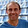 Strahlemann im Fußballstadion: Weinsheims Trainer Detlev Christmann.