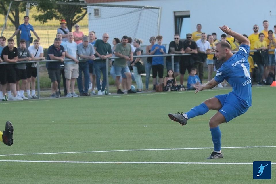 Fabian Sombetzki erzielt das 1:0 für den SV Horchheim vor 555 Zuschauern gegen die TuS Knittelsheim  