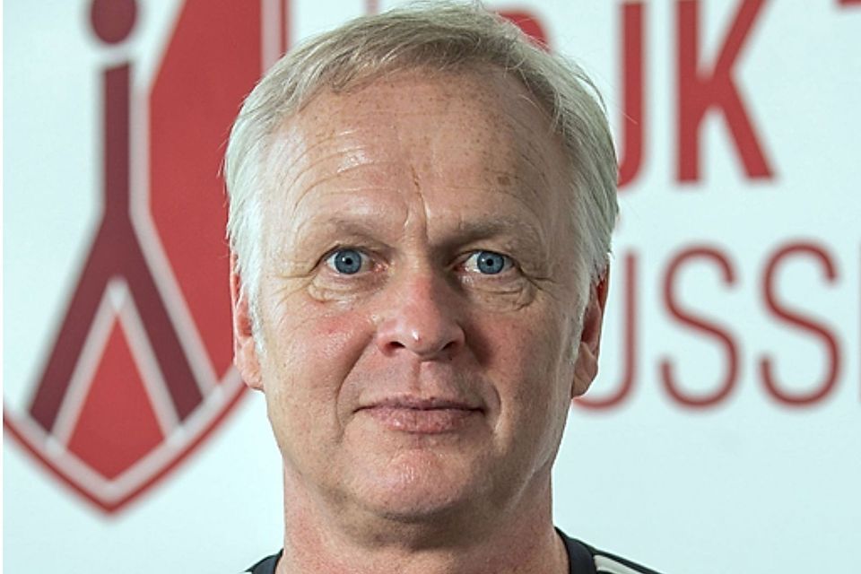 Jür­gen Jan­kow­ski, Trainer von Tusa 06 Düsseldorf, wurde von den drei Punkten am grünen Tisch überrascht. 