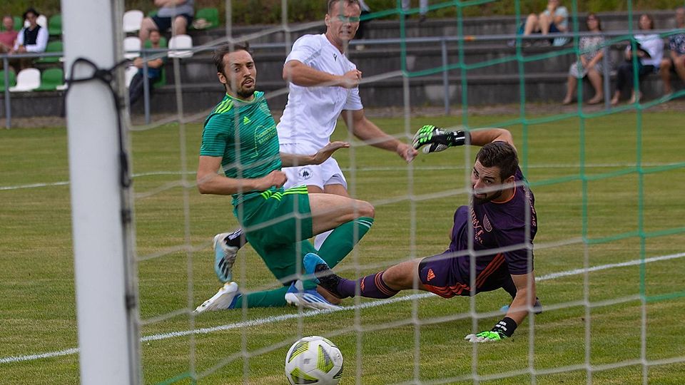 Das vorentscheidende 2:0 für den TSV Neuried erzielte Thomas Maier (Mitte) in der 41. Minute.