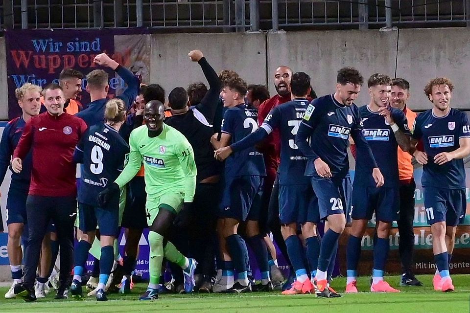 Der Wuppertaler SV fuhr am Freitagabend wieder drei Punkte ein. Der Wuppertaler SV fuhr am Freitagabend wieder drei Punkte ein.