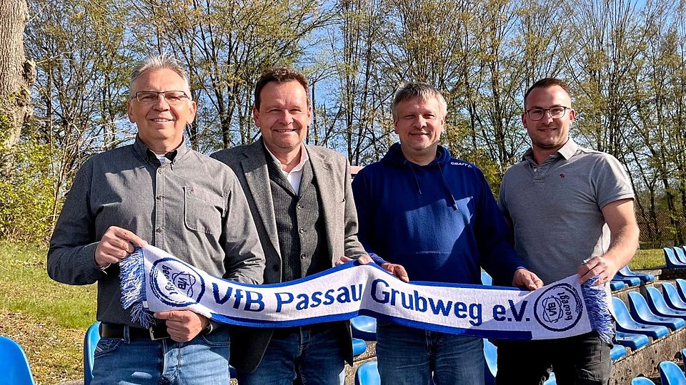 Von links nach rechts: Neu-Trainer Rudi Damberger, Markus Rohmann (1. Vorstand), Torsten Pfeiffer (Abteilungsleiter), Dominik Eisenreich (Co-Spielertrainer)