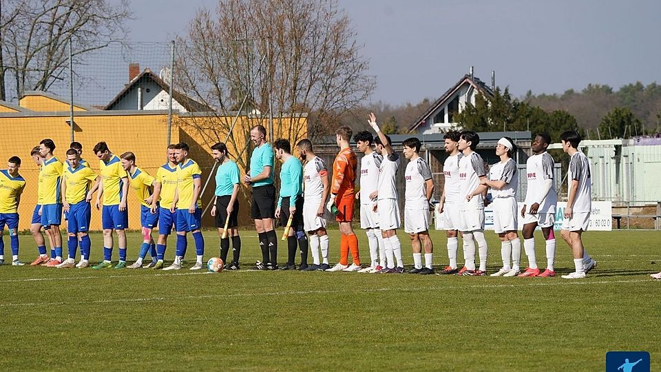 Wer macht am Ende Winke-Winke aus der Verbandsliga? Die SG Langstadt/Babenhausen und der FC Kalbach kämpfen noch gegen den Abstieg.
