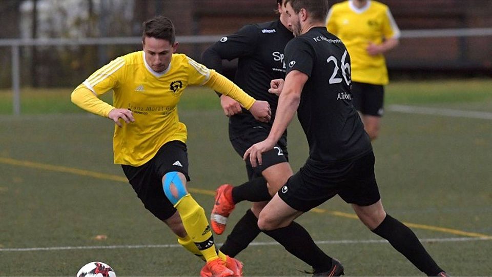 Umworben: Fabian Gamp (links) vom SV Hölzlebruck. | Foto: Scheu