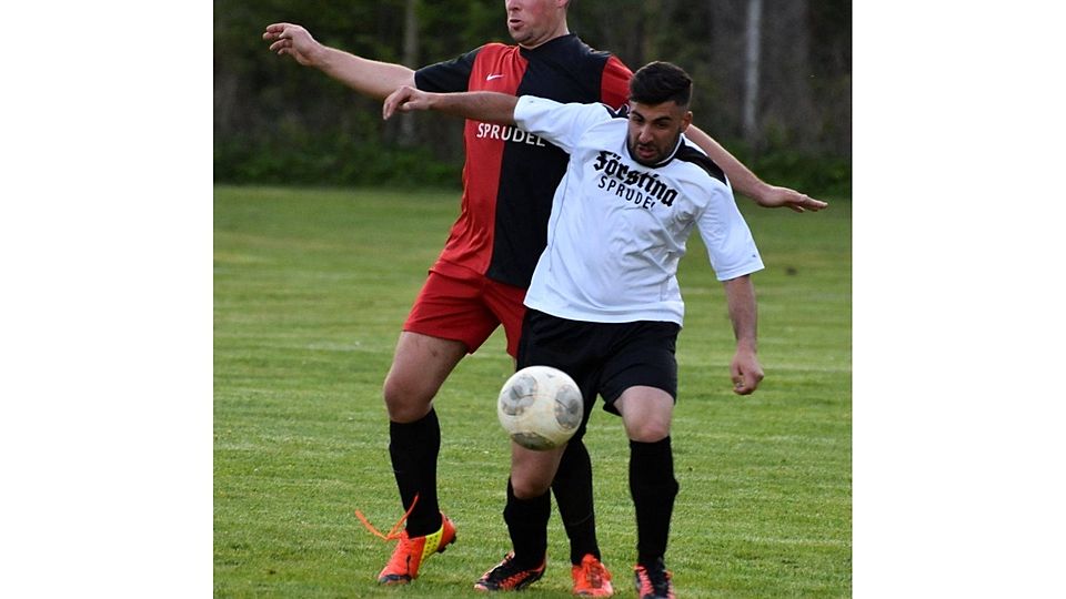 Cem Güvenc (vorne) erwartet mit dem VfL Lauterbach den SV Müs II. /Foto: Zinn
