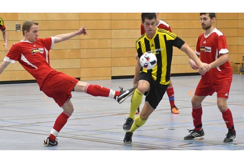 Der TSV Neustadt (schwarz-gelb) rechnet sich auch für das Finalturnier etwas aus.  Fotos: Kahler