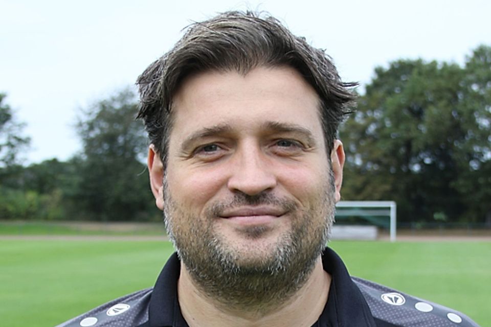 Dalibor Dobras bleibt Coach beim SV Uedesheim.