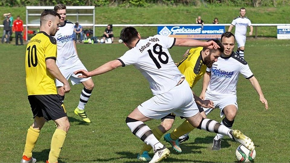Packende Zweikämpfe, wie hier gegen Eintracht Schkeuditz, wird es für die SG Rotation 1950 auch im Topspiel gegen die SG LVB geben. F: Rossner