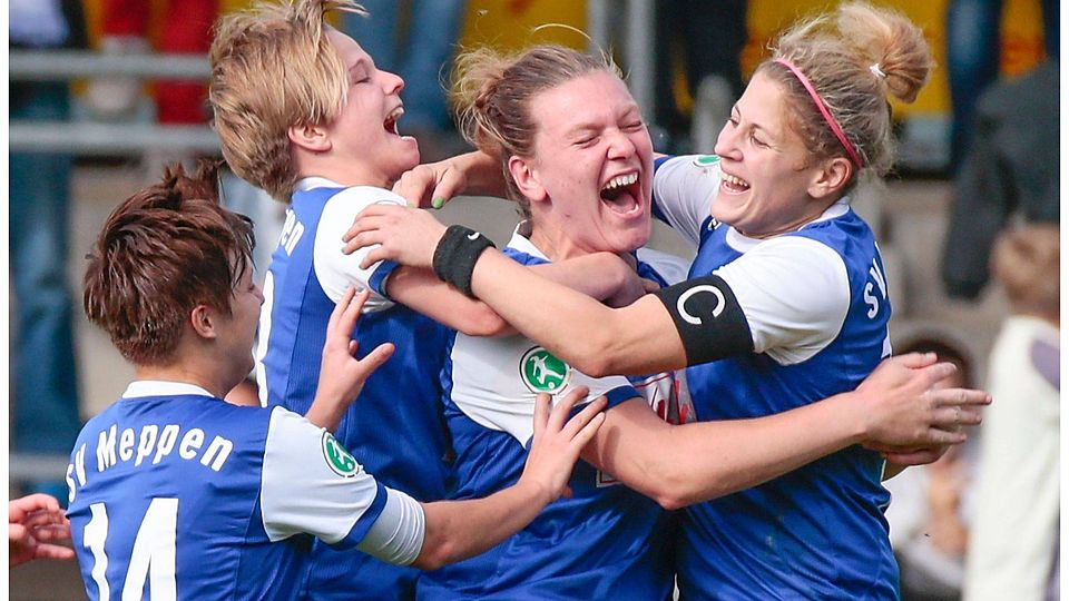 Meppener Jubel nach dem Siegtor in letzter Minute: Vanessa Rohling, Nina Lögering, Heike Freese und Britta Kappel (v.l.).  Foto: Werner Scholz