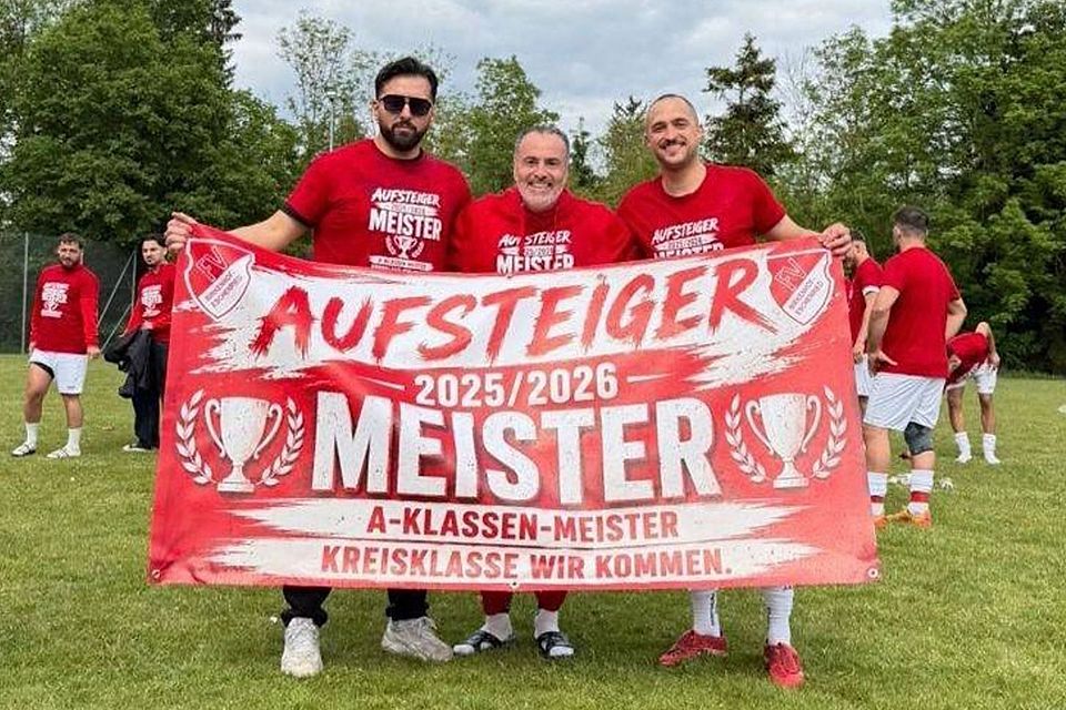 Die beiden Trainer Emrah Ergin (l.), Matthias Urban (r.) und der sportliche Leiter des FV Birkenhof-Eschenried Alessandro Cuvato (mitte) greifen zur nächsten Saison in der Kreisklasse an. Die beiden Trainer Emrah Ergin (l.), Matthias Urban (r.) und der sportliche Leiter des FV Birkenhof-Eschenried Alessandro Cuvato (mitte) greifen zur nächsten Saison in der Kreisklasse an.
