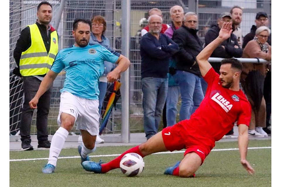 Christopher Nguyen (links) markierte zwei Treffer für die Reserve von Hessenligist SV Hummetroth.	Archivfoto: Andre Dziemballa