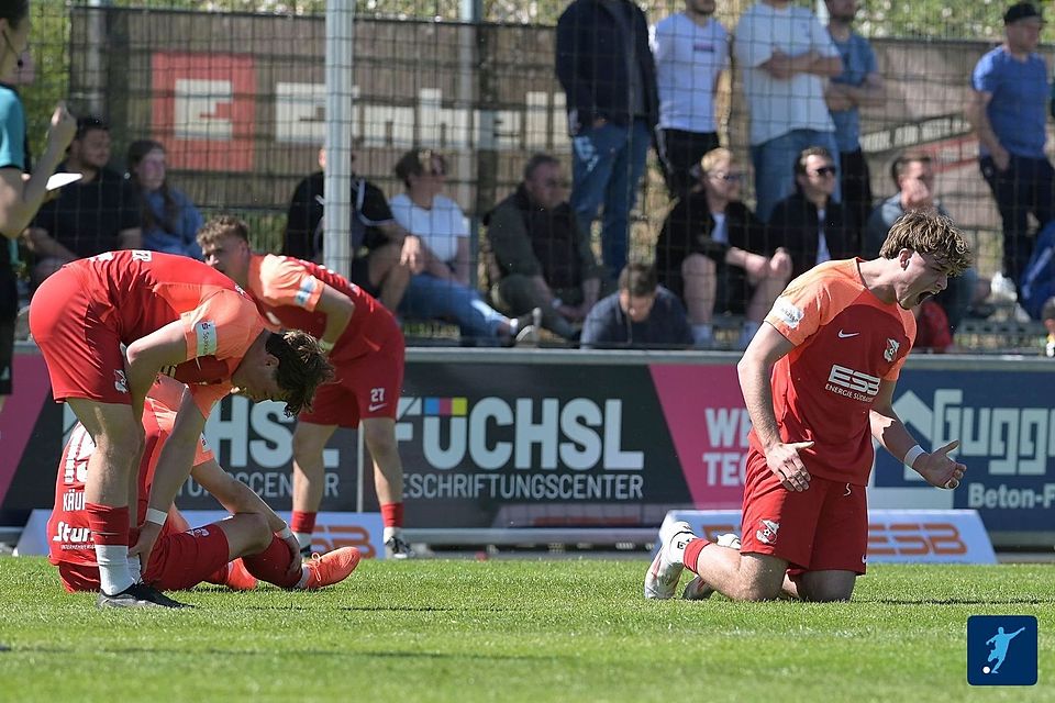 Frust, Wut, Enttäuschung bei den Spielern der SpVgg Hankofen-Hailing nach der Derbypleite gegen Vilzing.