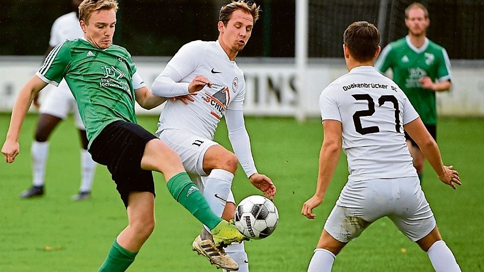 Das ehemalige Bezirksliga-Derby Quakenbrücker SC (in Weiß) gegen TuS Berge gibt es nun in der Kreisliga.